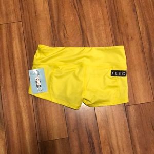 Fleo compression shorts
